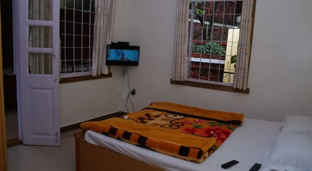 Hotel Godai Girikunj