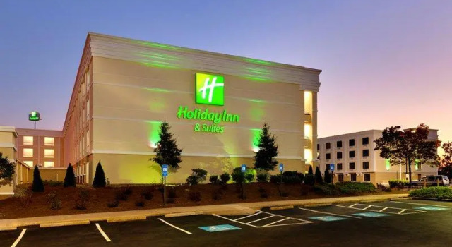 Кровать в общем номере Holiday Inn & Suites Atlanta Airport North by IHG