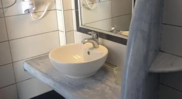 Marousi Suites, Забронировать Отель Отели Санторини с парковкой, рядом с Пляж Перисса, Парковка