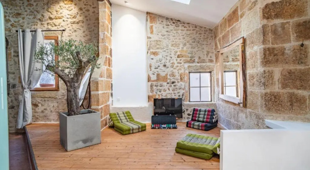 L'Olivier Loft HH Centre Corum - Netflix & Prime Video 4k, Забронировать Отель Отели Монпелье 4 звезды, рядом с Торговая палата Hôtel Saint-Côme, 4*