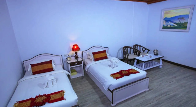 Camera Deluxe Hotel Queen Mandalay