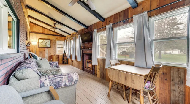 Charming Spirit Lake Home - 6 Mi to Arnolds Park!, Varaa Lomakoti Arnolds Park Iowa