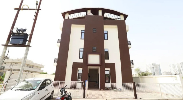 Oyo 15749 Bal Bihari Dham