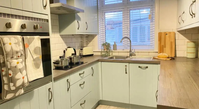 Coastal Breeze - Beautiful two bedroom apartment with free parking near local beaches, Varaa Huoneisto Asunnot kohteessa Merseyside, Huoneisto