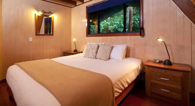 Rose Gums Wilderness Retreat, Book Hotel Lake Eacham Queensland
