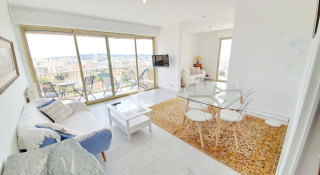 Beautiful 3-bedrooms Apartment, Sea View