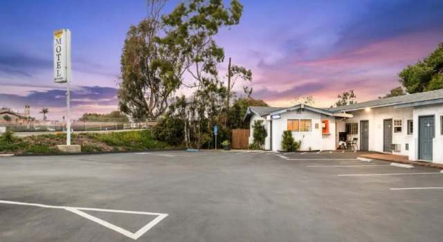 Scandia Motel, Забронировать Мотель Карлсбад San Diego County, рядом с New Village Arts Theatre
