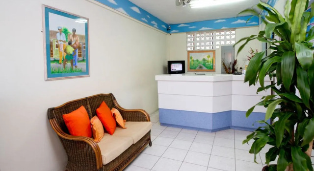 Melrose Beach Apartment Inc, Rezervați Apartament Hoteluri în Worthing cu parcare, aproape de Rockley Beach, Parcare