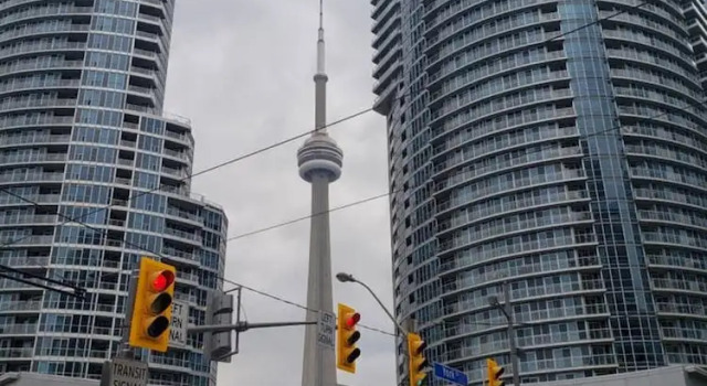 Chic 1 Bed in Heart of Downtown Toronto, Забронировать Отель Торонто Greater Toronto Area, рядом с Театр Принцесса Уэльса