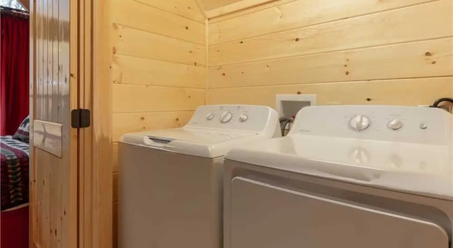 Simply Unforgettable, 1 Bedroom, Bonus Loft, Arcade, Hot Tub, Sleeps 6
