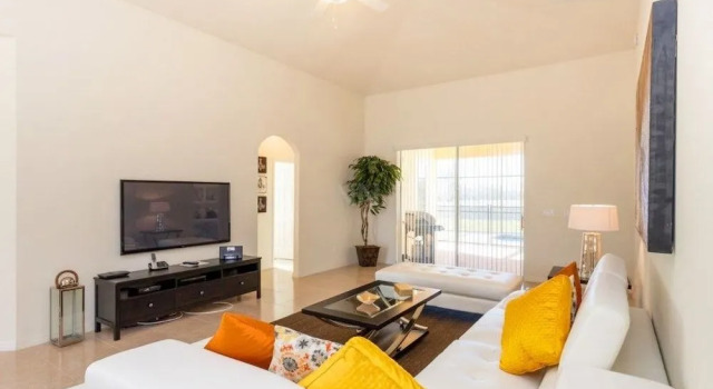 4 Bedrooms Vacation Home by RedAwning, Book Hotel Kissimmee Kissimmee