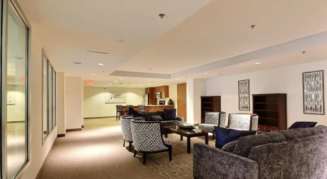 Claridge Plaza 4