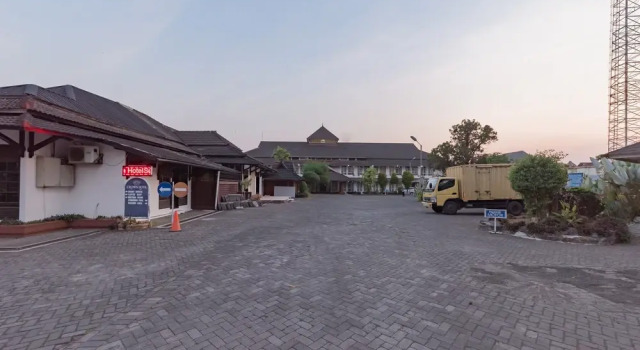 Urbanview Hotel Crown Tasikmalaya by RedDoorz, Book Hotel 3-Star Hotels in Tasikmalaya, 3*