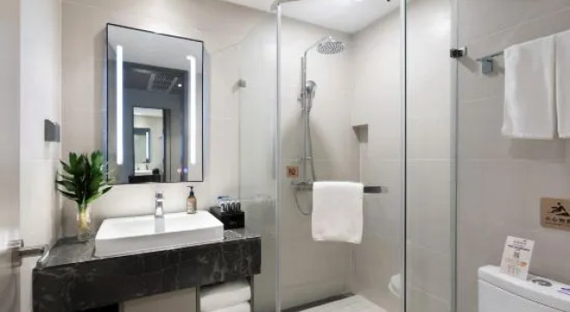 Двухместный люкс с видом на улицу Homeinn Selected Hotel (Weifang Beigong East Street Wanda Plaza)