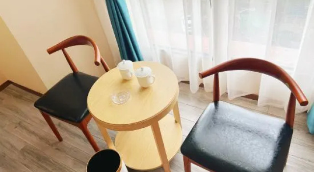 Люкс Shengweiyasenyang Hotel (Nongmo Lake Park Branch)