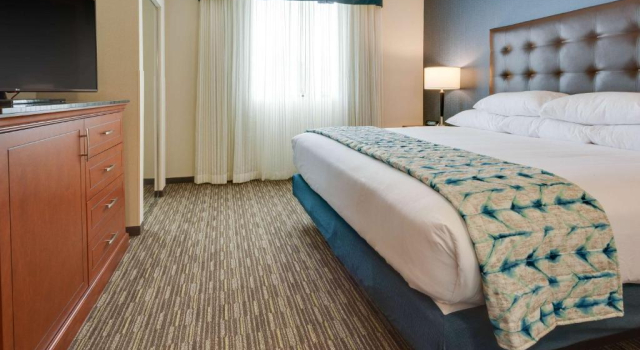 Люкс Drury Plaza Hotel Columbia East