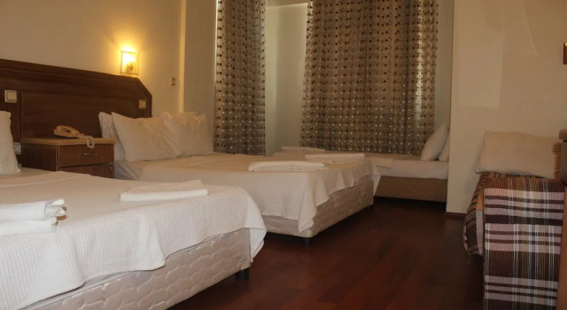Семейный номер Standard с балконом Hotel Berlin