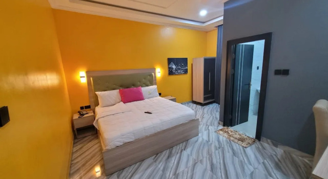 Двухместный номер Deluxe с балконом The Charis Hotel and Suites
