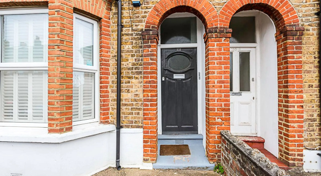 Modern and Spacious Colliers Wood Home