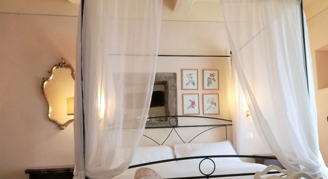 House with private garden, in Cortona's town centre, Забронировать Дом для отпуска Виллы Кортона, Вилла