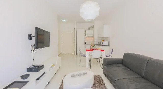 Jardin Mozart AP4165 by Riviera holiday Homes, Забронировать Отель Ницца Приморские Альпы, рядом с Набережная Соединенных Штатов