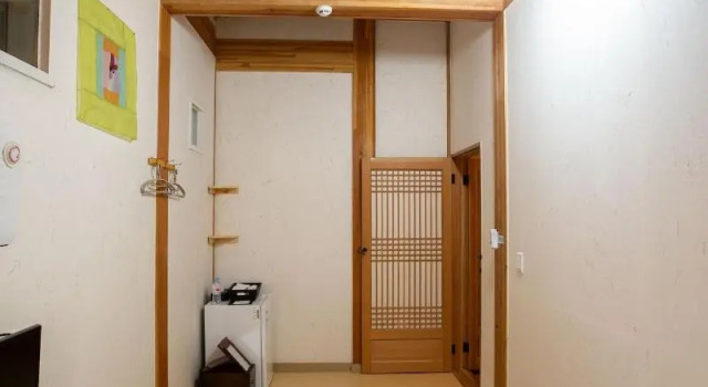 Navijam Hanok Hotel, Забронировать Отель Отели Чонджу с парковкой, рядом с Конфуцианская школа хянгё в Чонджу, Парковка