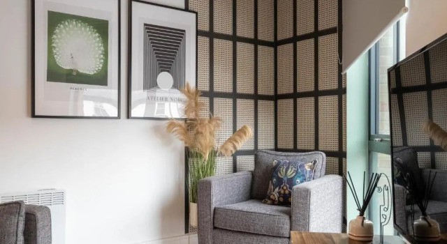 Luxe 3BR Great Central Apartment City View Near Sheffield