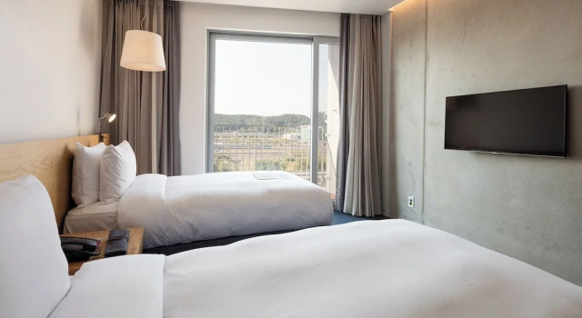Двухместный номер Standard с балконом и с видом на горы Nest Hotel Incheon