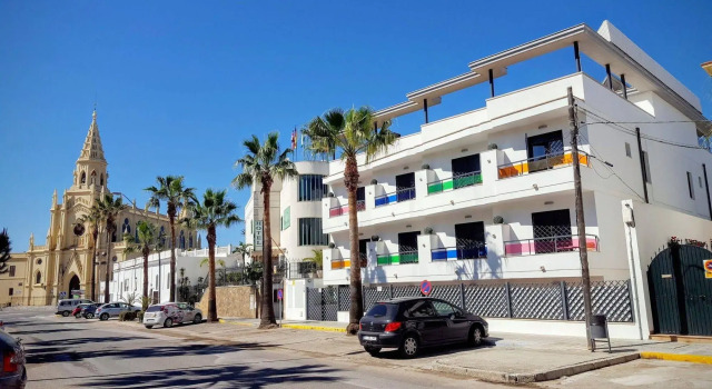 Hotel Apartamentos Marina Luz, Забронировать Отель Чипиона Коста-де-ла-Лус, рядом с Музей El Camaleon Chipiona