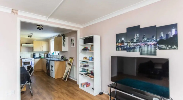 Spacious 2BD House W/private Garden - Kennington!, Varaa Lomakoti Mökit kohteessa Merseyside, Mökki