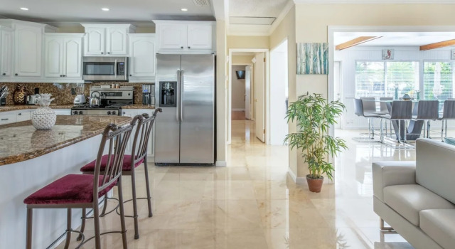 Gorgeous Canal W/ Private Pool & Dock 3 Bedroom Home, Забронировать Дом для отпуска Виллы Broward County, Вилла