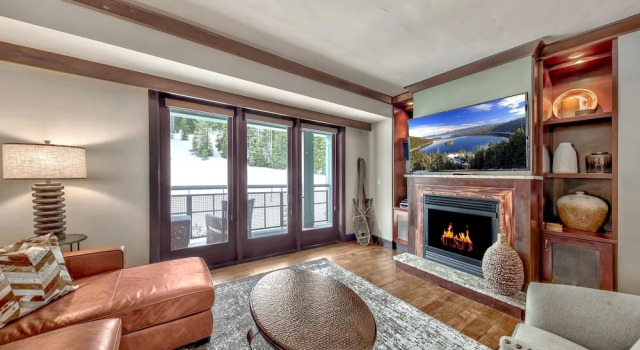 2 Bedoom  With Amazing Balcony Views 2 Bedroom Condo by RedAwning