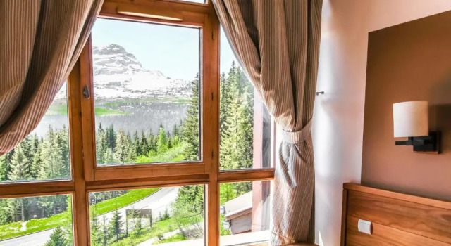Cosy, modern 2-bed with fireplace & beautiful views, Забронировать Апартаменты/квартира Отели Араш-ла-Фрас с бассейном, рядом с Поле для гольфа Flaine Les Carroz, Бассейн