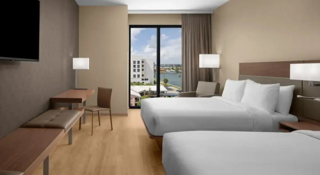 Четырёхместный номер Standard с частичным видом AC Hotel by Marriott Clearwater Beach