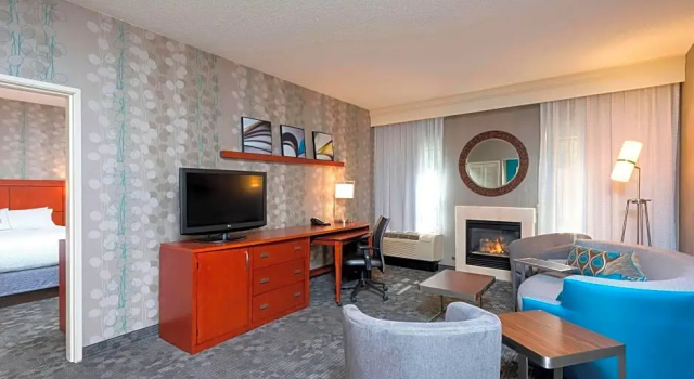 Двухместный люкс c 1 комнатой Courtyard by Marriott Traverse City