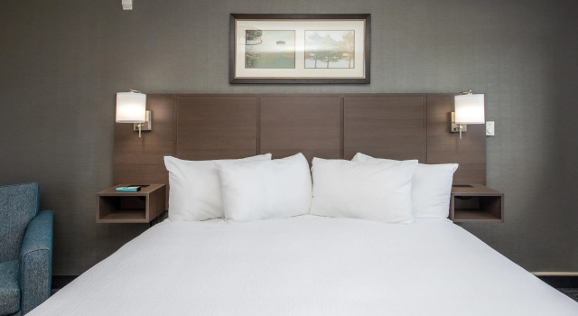 Полулюкс Premium Coast Lethbridge Hotel & Conference Centre