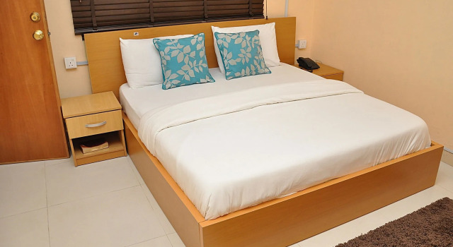 Topaz Luxury Suites & Apartments, Prenota Appartamento Hotel a Eti-Osa con piscina, Piscina