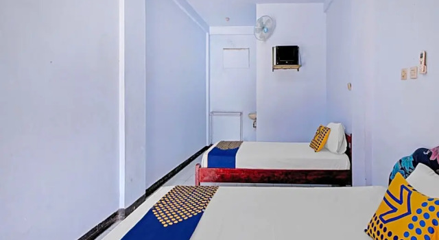 SPOT ON 90372 Hotel Arum Jaya, Забронировать Отель Отели Матарам с парковкой, рядом с Lombok Epicentrum Mall, Парковка
