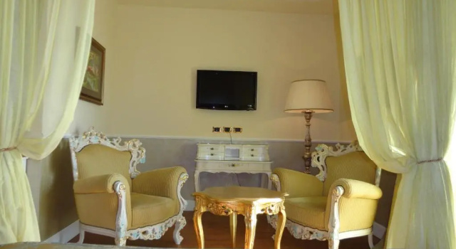 Полулюкс Hotel Confine