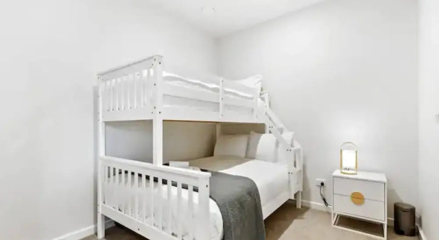 Convenient Modern 2-Bedroom Unit With Free Parking