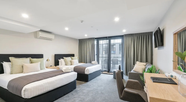 Двухместный номер Business с балконом Southwark Hotel & Apartments