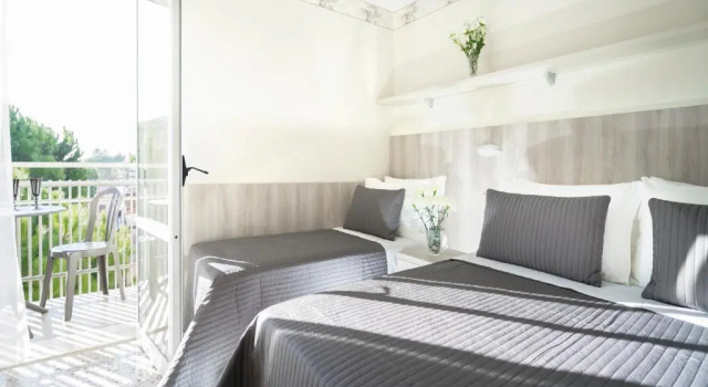 Трёхместный номер Comfort с балконом Hotel Sampaoli