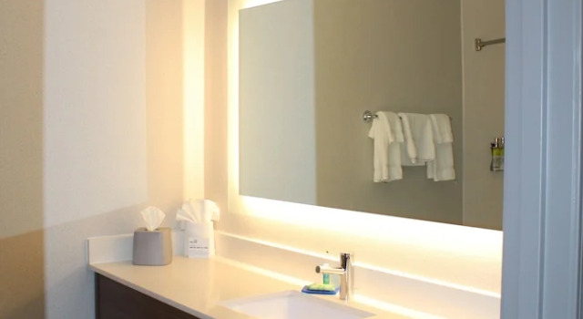 Четырёхместный люкс Holiday Inn Express Hotel & Suites Raton by IHG