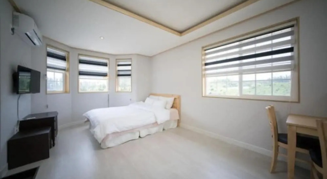 Seogwipo Jeju Mido Pension(서귀포 제주미도펜션), Забронировать Отель Отели Pyoseon с бассейном, Бассейн