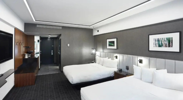 Четырёхместный номер Superior Hotel Bonaventure Montreal