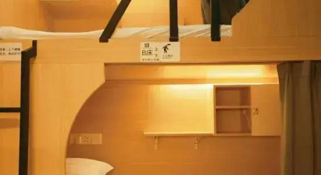 Кровать в общем номере (женский номер) Shanghai Dream Home Hostel (Fudan Pediatric Hospital Lianhua Road Subway Station)