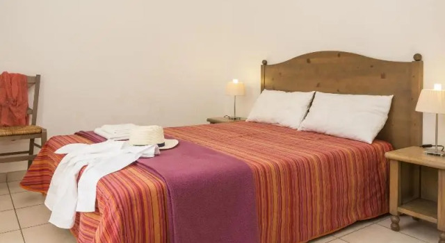 Кровать в общем номере с 2 комнатами Odalys Residence Les Hameaux de Capra Scorsa