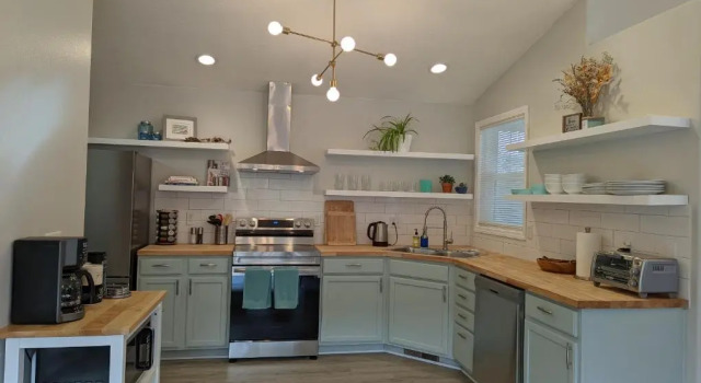 Апартаменты Contemporary 2-Bedroom Close to Downtown, Dining