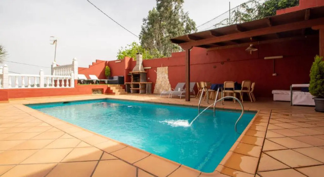 Апартаменты Mountain Chalet Sea Views & Pool Iptx