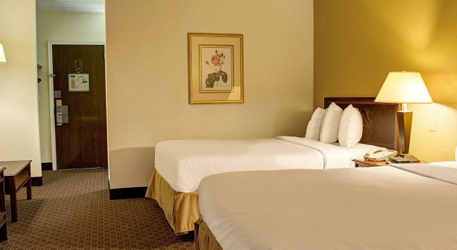 Четырёхместный номер Standard Quality Inn Richmond North
